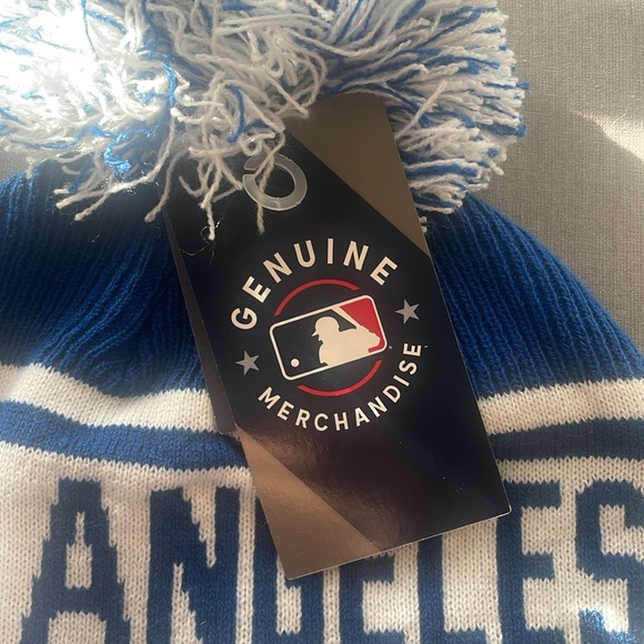 LA Dodgers Official Fanatics Unisex Cuffed Knit Hat with Pom - Picture 4 of 7
